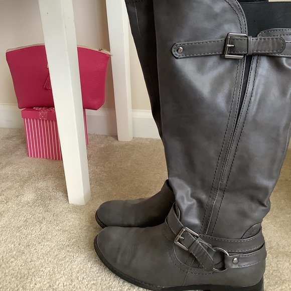 Boots - Picture 3 of 5